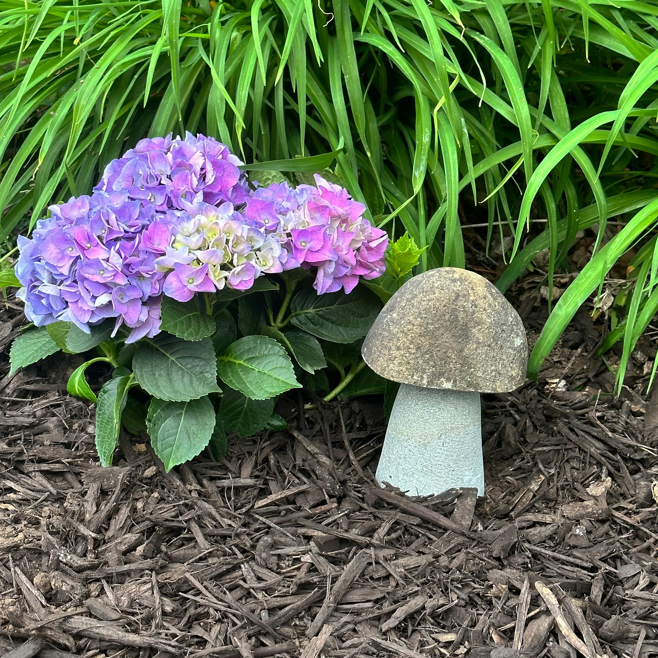8″H Granite Boulder Mushroom