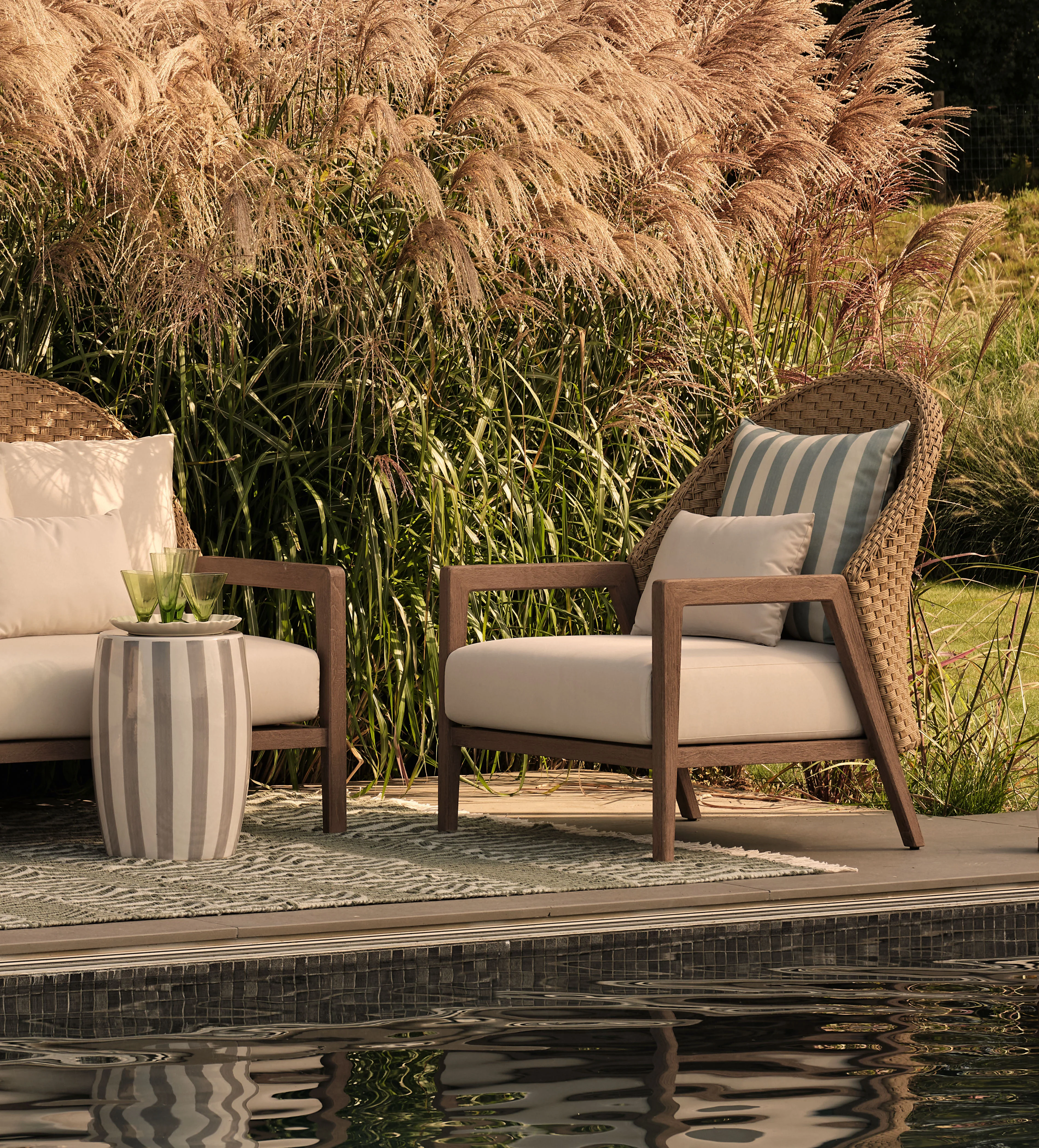 Shorwell Garden Armchair – Natural Teak