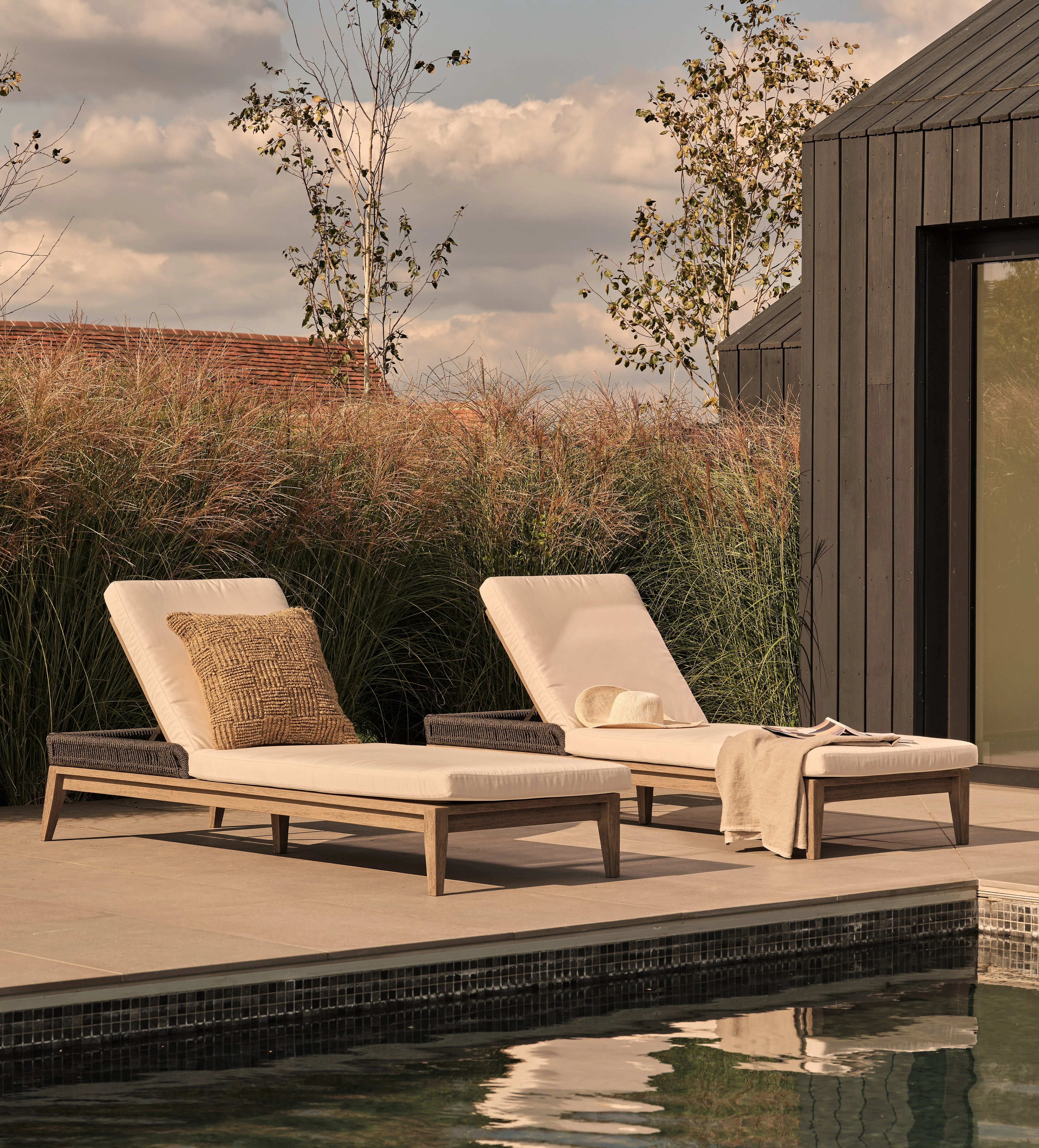 Whittaker Garden Lounger – Dark Cocoa